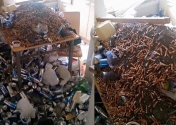 Cette maison est devenue un squat insalubre, avec des ordures dans tous les coins et des tas de mégots