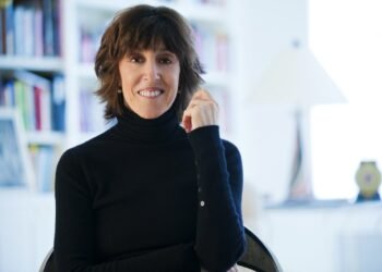 Hailey Bieber est dans son ère Nora Ephron