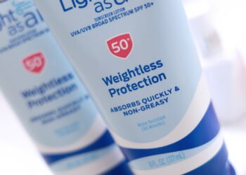 Joyeux vendredi!  Crème solaire, Essie Glitters, le CVS Coupon Skinny et 5 $ Bike Shorts de Old Navy