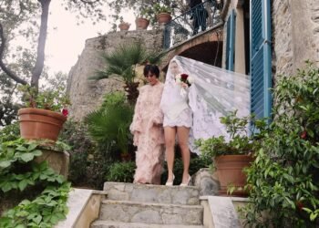 Kourtney Kardashian a été appelée Khlo par l'officiant lors de son propre mariage avec Travis Barker