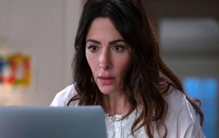 Sarah Shahi critique les récents épisodes dévoilés par Netflix – Thebuzzly