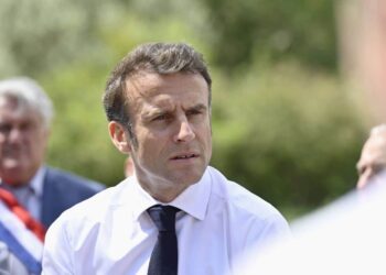 "Tu ne me laisses pas parler" : Emmanuel Macron vivement interpellé, le ton monte (vidéo) - TDN