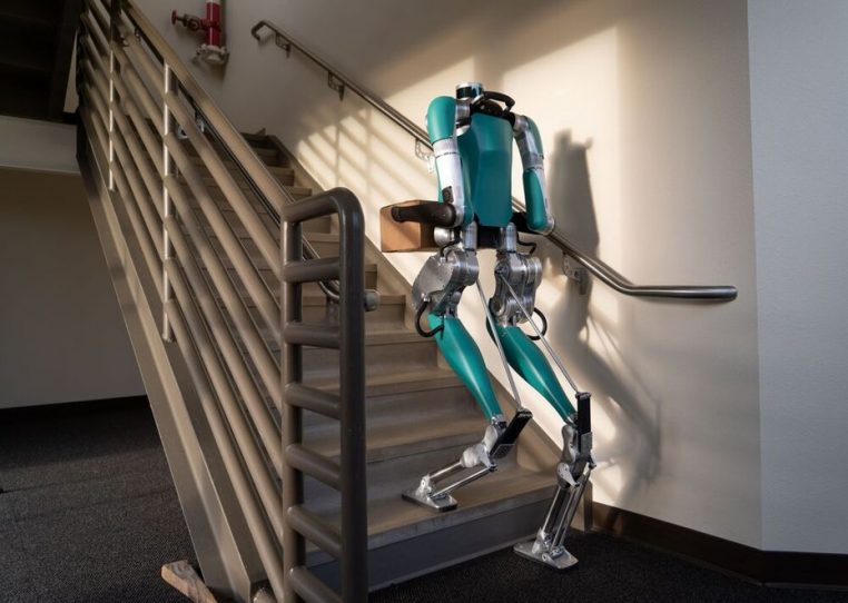 Un robot s'effondre de fatigue en pleine exposition (vidéo) – Thebuzzly