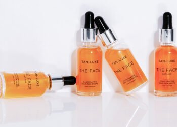 Cet autobronzant personnalisable donne à mon visage un éclat naturel et ensoleillé