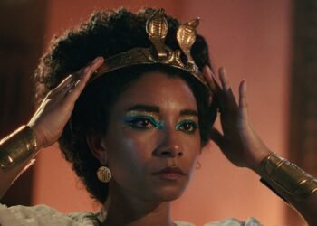 L'acteur de la reine Cléopâtre, Adele James, réagit à la réaction de Blackwashing dans les docuseries de Netflix