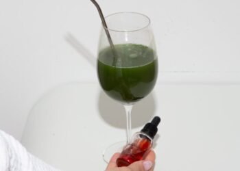 Le mannequin Valentina Ferrer parle de son sérum au rétinol préféré