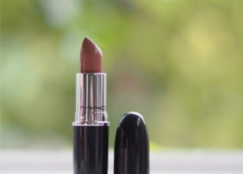 Merci - C'est MAC !  Examen du rouge à lèvres