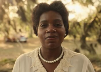 Fantasia Barrino dans le rôle de Célie dans La couleur pourpre.