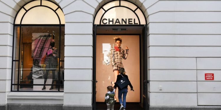 Les ventes de Chanel franchissent la barre des 16 milliards d'euros en 2022 – Thebuzzly