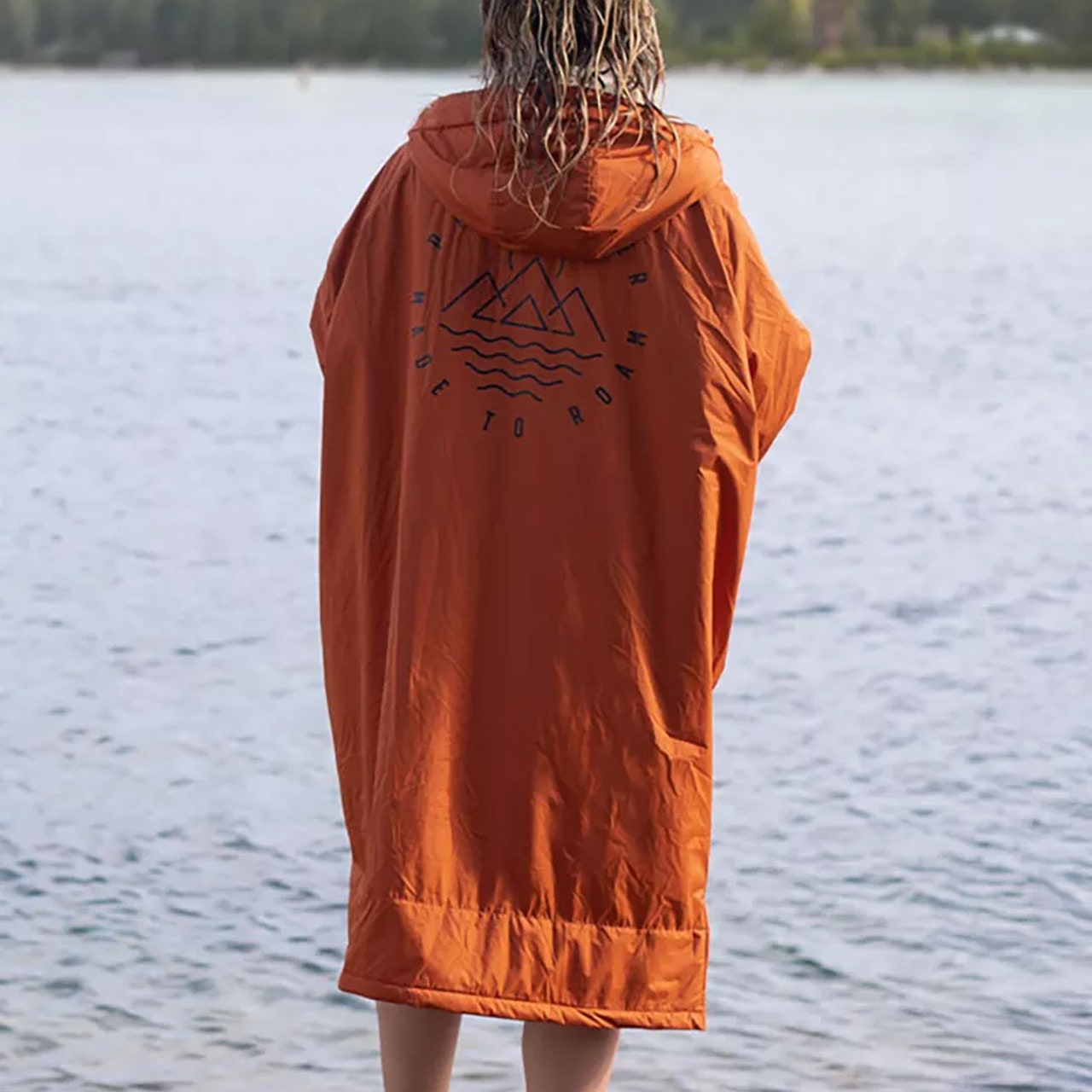 13 meilleures robes à langer pour rester au chaud sur la plage