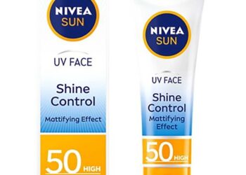 33 meilleurs écrans solaires pour le visage, selon les dermes