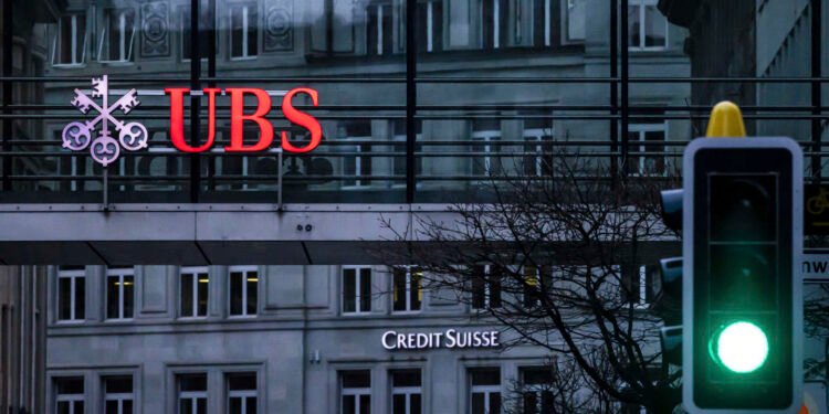 Chez le géant bancaire suisse UBS, une ponction sociale historique – Thebuzzly