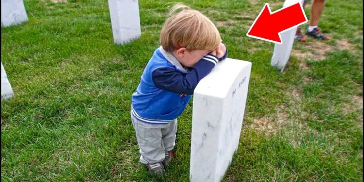 Boy Cries at His Mom's Grave Saying Take Me With You. Then something incredible happened – Thebuzzly