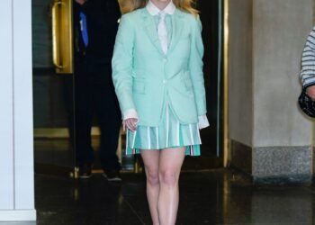 Sydney Sweeney Mint Jupe et Blazer Today Show