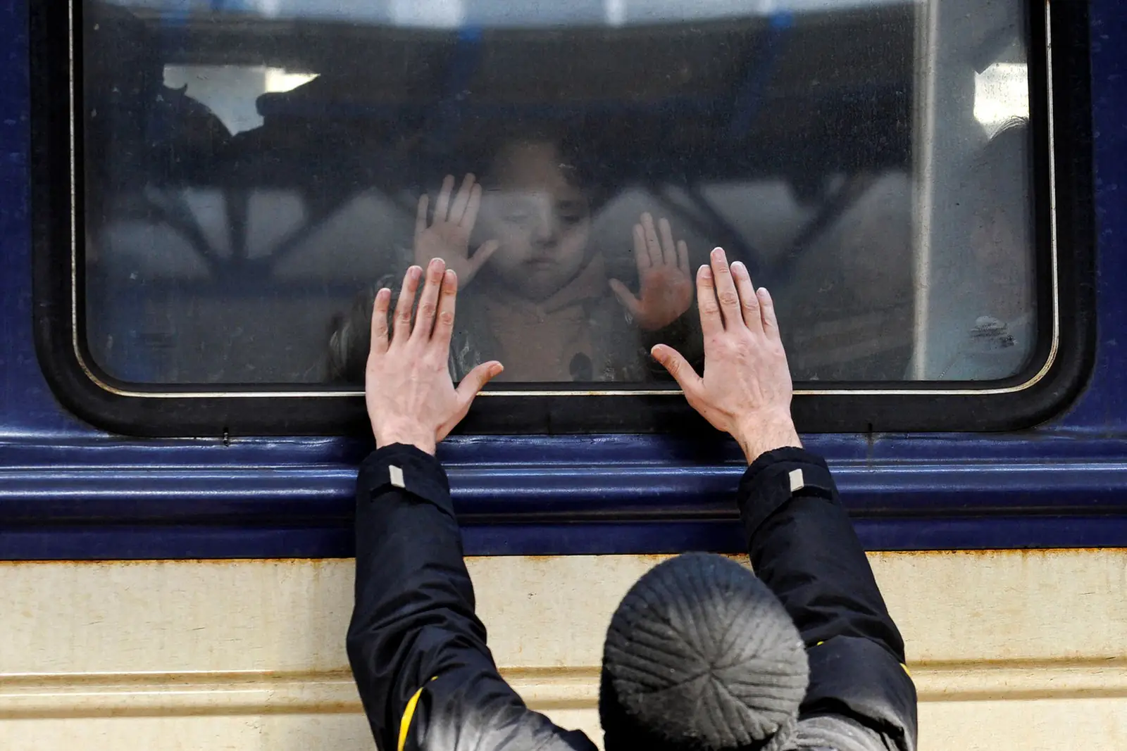 L'image peut contenir une personne humaine et un doigt