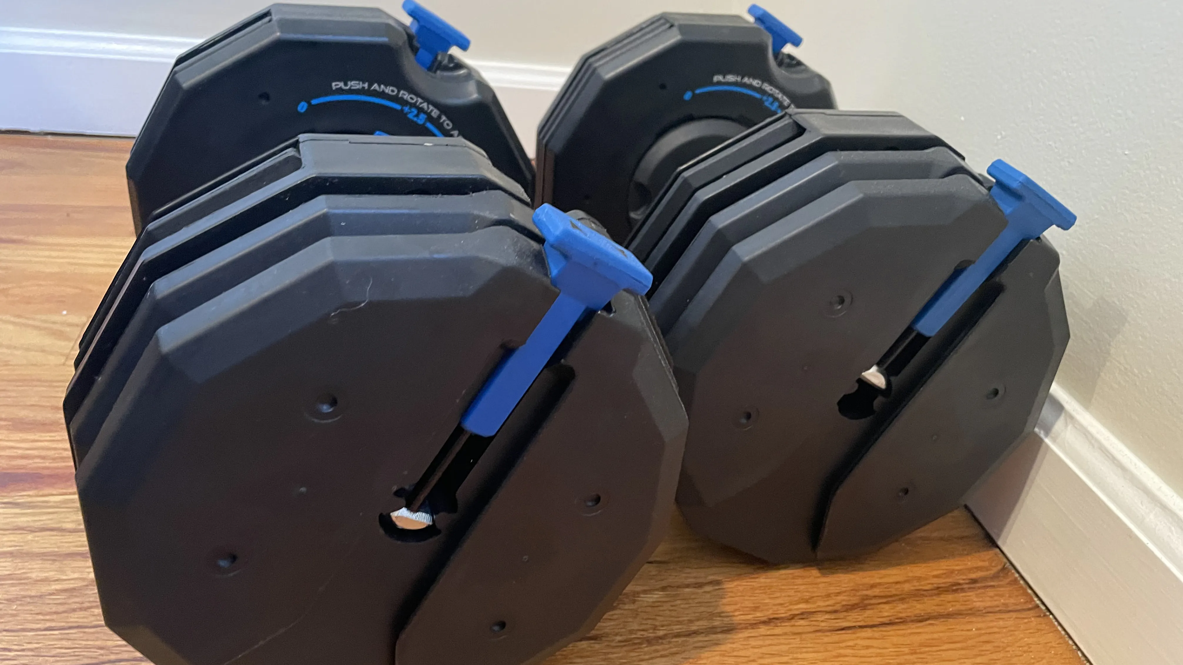 Haltères NordicTrack select-a-weight sous un angle latéral