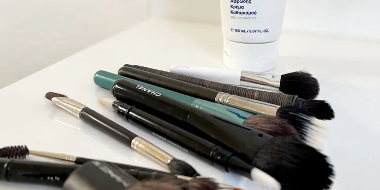 Astuce de maquillage rapide: un nettoyant d’improvisation pour vos pinceaux