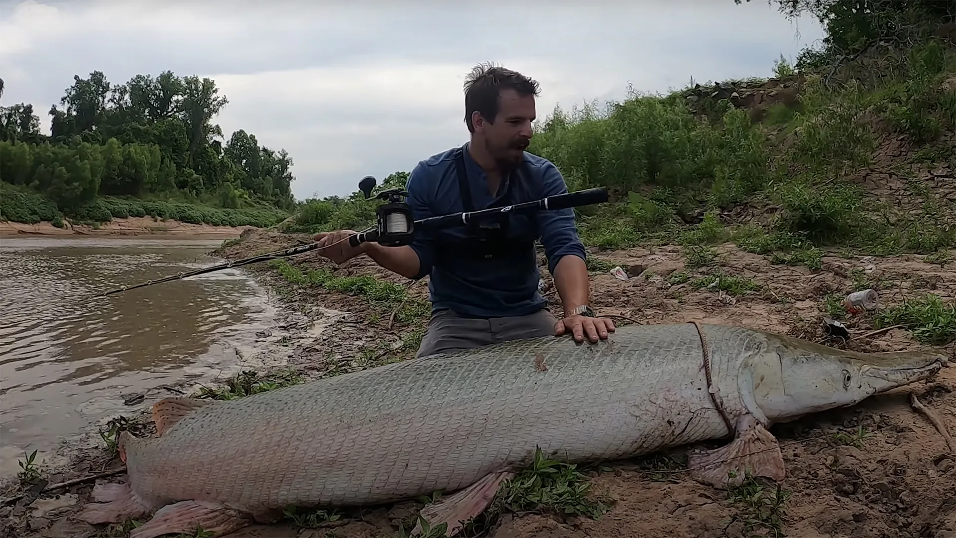 Colossal alligator gar de 300 livres capturé (et relâché) dans le bayou du Texas