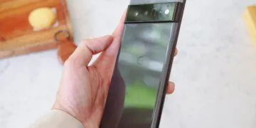 Google Rolling Out May 2022 Update With a Fix for Weak Notification Vibrations on Pixel 6, Pixel 6 Pro