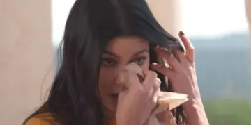 L’image peut contenir une boisson et une boisson pour le visage humain