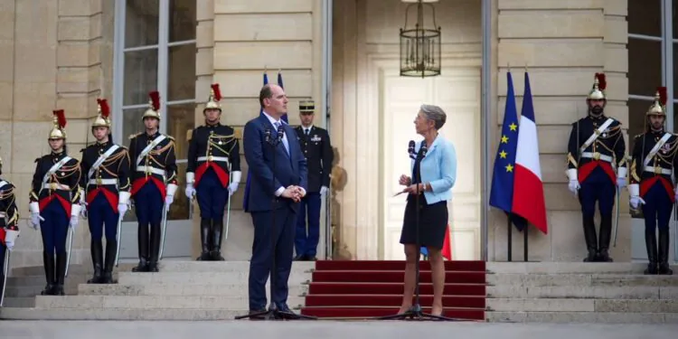 Elisabeth Borne hérite d’enjeux brûlants sur le plan économique et social
