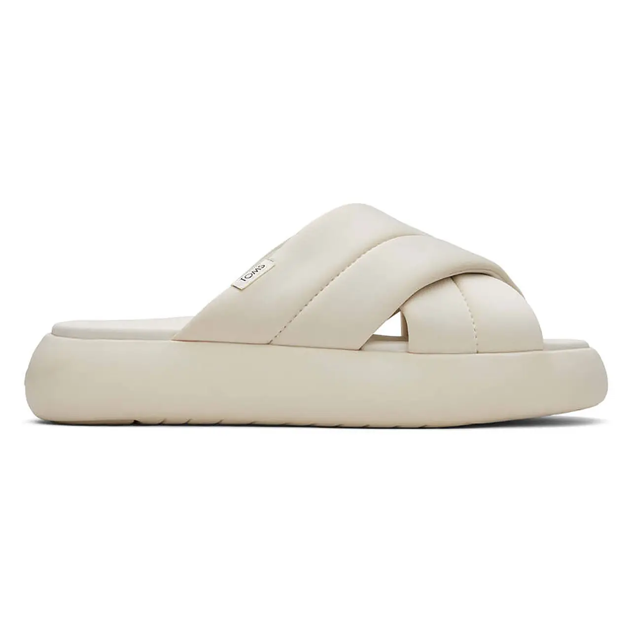 L’image peut contenir : vêtements, chaussures et sandale