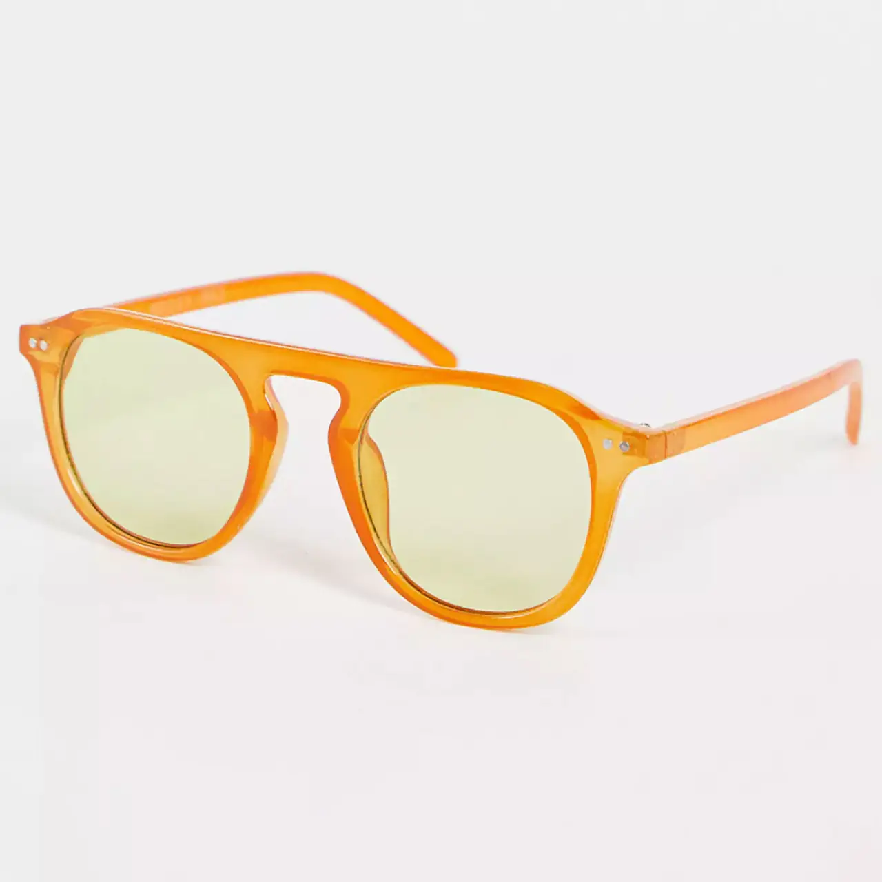 L’image peut contenir : lunettes, accessoires, accessoire et lunettes de soleil