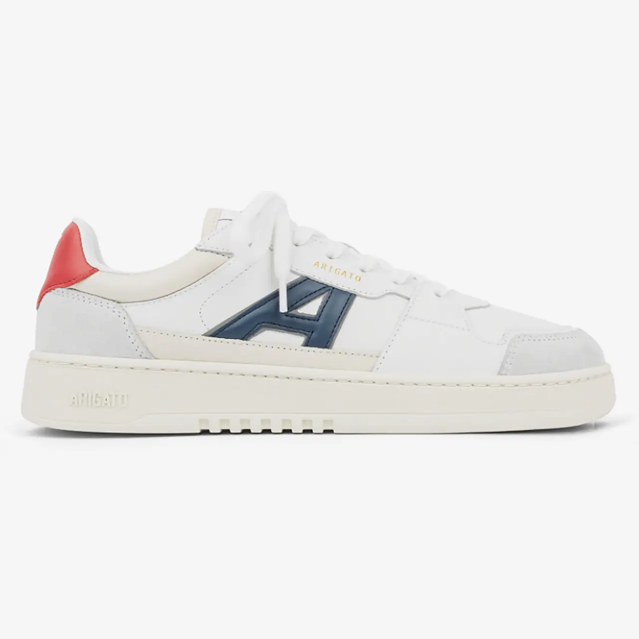L’image peut contenir : chaussures, chaussures, vêtements et baskets