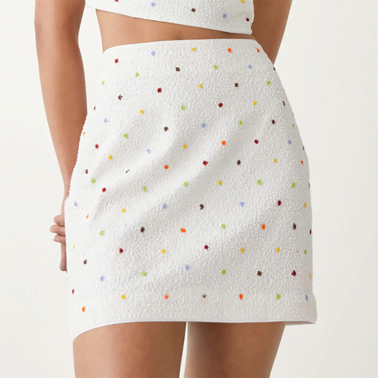 L’image peut contenir : vêtements, vêtements, jupe, texture et minijupe