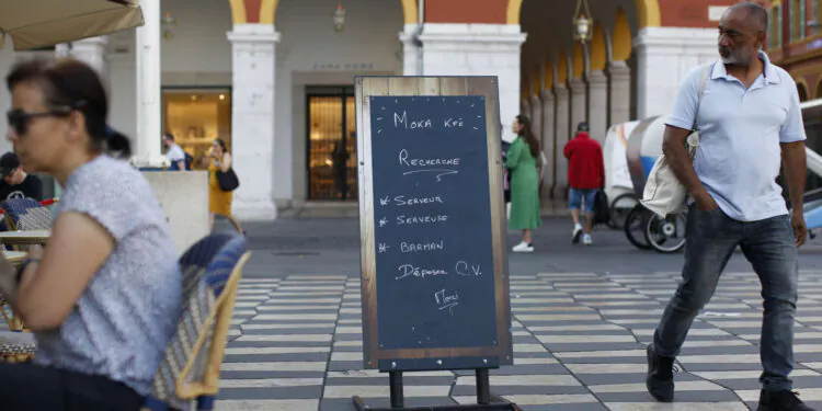 A l'aube de l'été, la grande désertion des saisonniers du tourisme en Europe