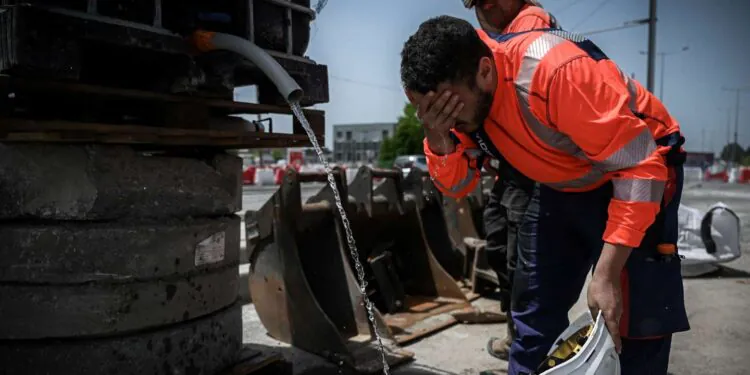 "S'il fait trop chaud, on arrête", dans des chantiers ralentis par la canicule