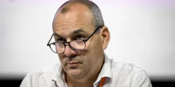 Des militants CFDT bousculent Laurent Berger, leur numéro un