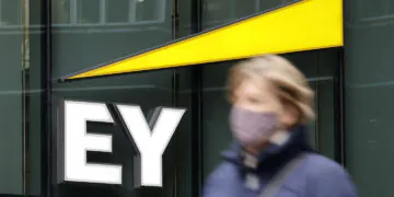 Chez EY & Associés, un « vrai déclassement » des salariés