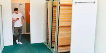 En Bretagne, des ouvriers logés en urgence dans des internats pour sauver la saison