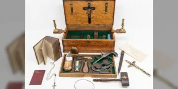 Un mystérieux "kit de tueur de vampires" vendu aux enchères pour 15 600 $