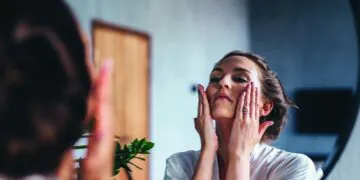 9 Conseils De Maquillage Pour Les Peaux De Plus De