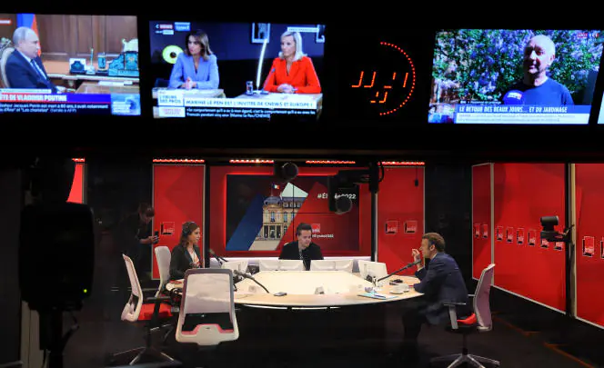 Dans le studio du matin de France Inter, à Paris, le 22 avril 2022.