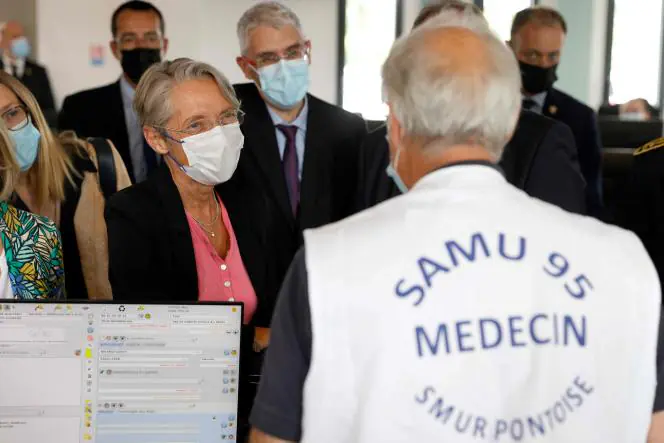 La Première ministre, Elisabeth Borne, visite un service du SAMU à l'hôpital René-Dubos de Pontoise (Val-d'Oise), le 1er juillet 2022.
