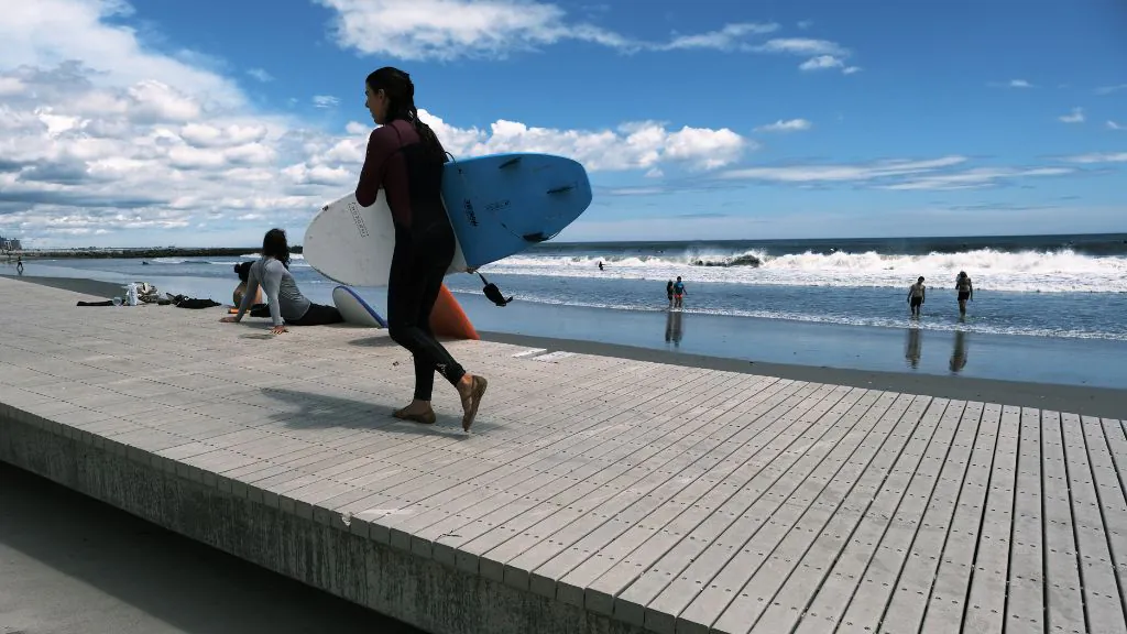 Les plages de New York sont brièvement fermées pour la baignade après de « multiples » observations de requins