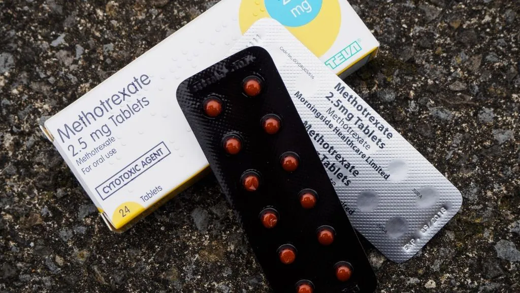 L'interdiction de l'avortement par les États pourrait limiter l'accès aux médicaments utilisés pour traiter le lupus et le cancer