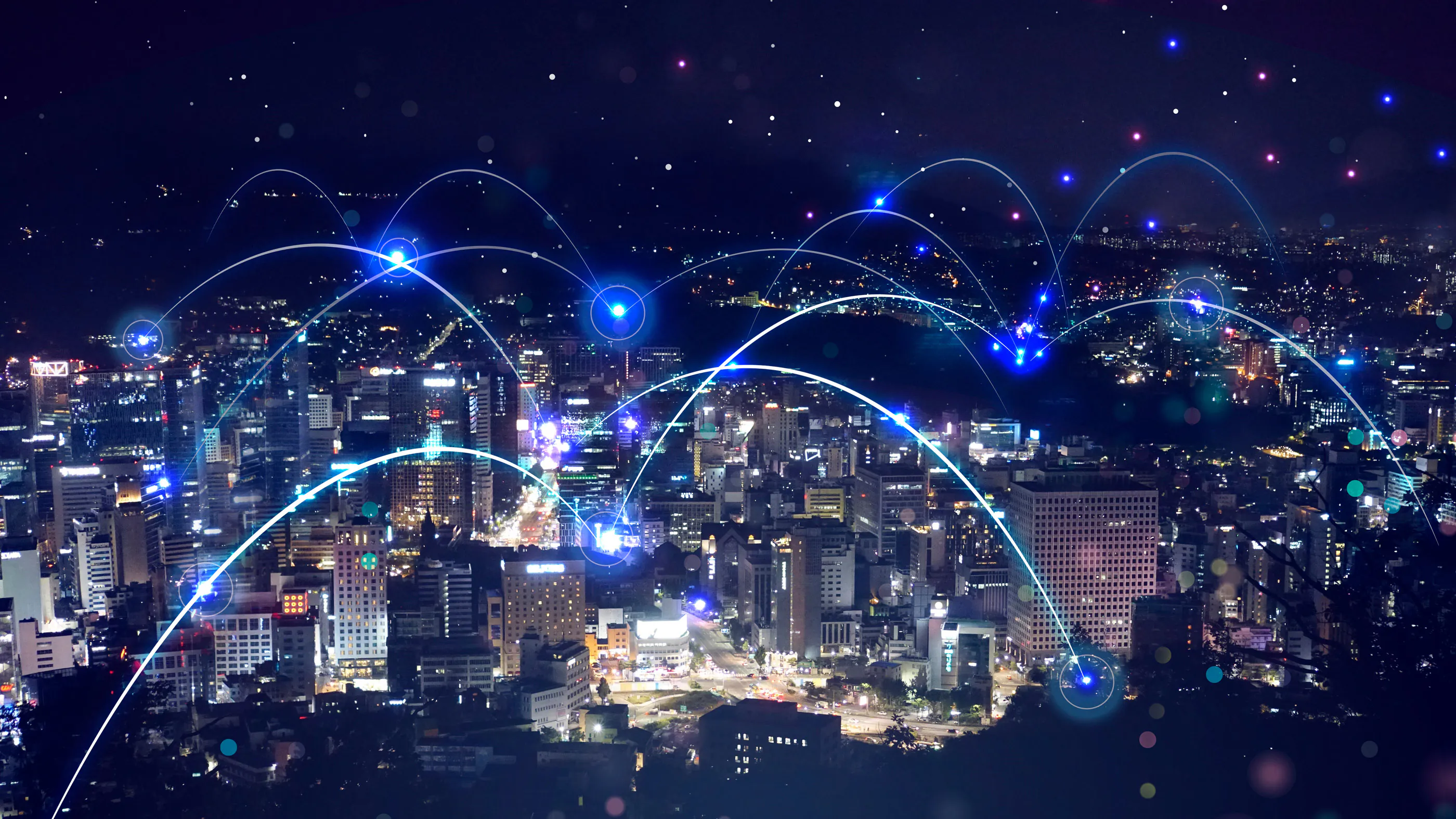 Réseaux 5G transférant des données mobiles à travers les villes.