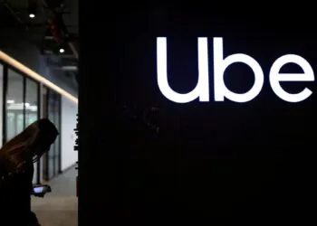 Uber et le PDG d'Ola, Bhavish Aggarwal, réfutent le rapport de fusion