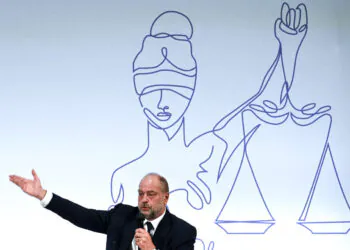 Vers une réforme en douceur de la justice commerciale et de la justice du travail