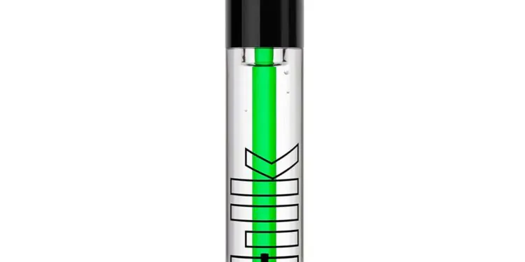 L’image peut contenir : cosmétiques et mascara