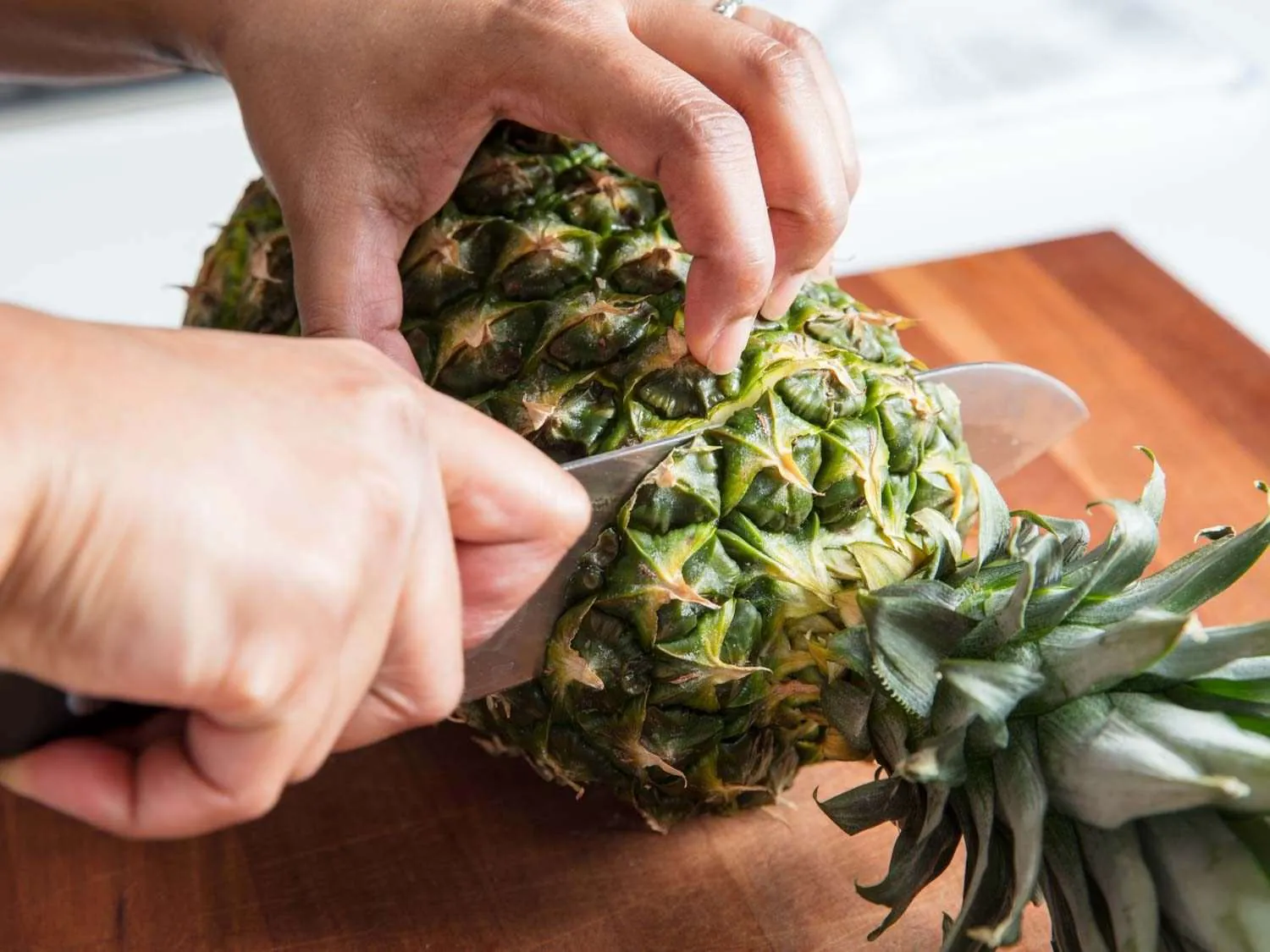 Paso a paso : la forma más fácil de cortar una piña
