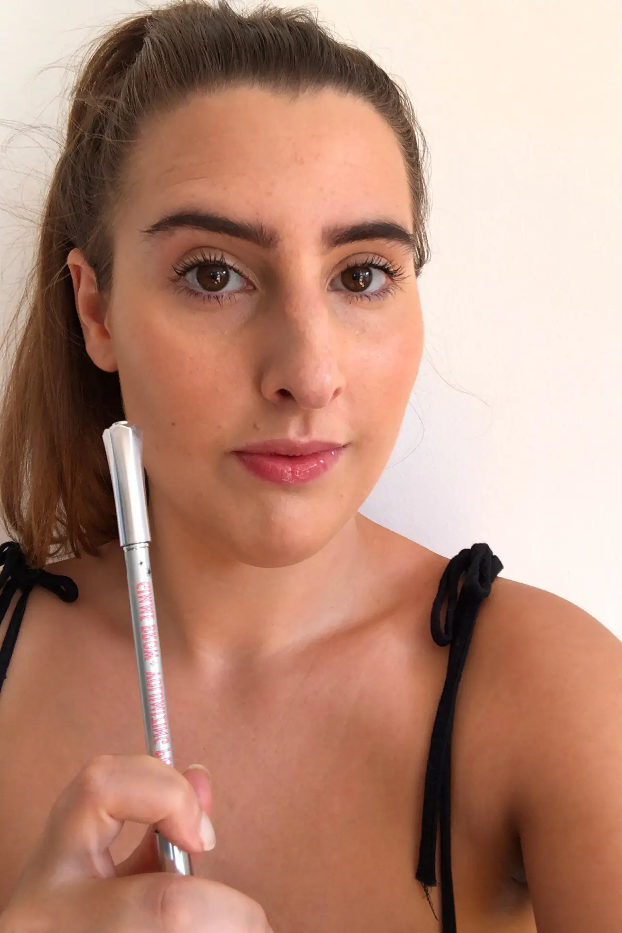 Le crayon volumateur Benefit Gimme Brow combine deux best-sellers dans un produit AllStar