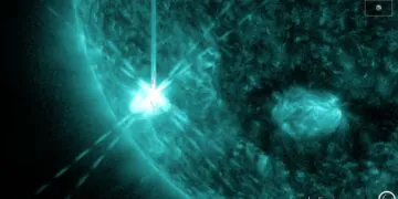 Une puissante éruption solaire frappe la Terre et provoque une panne de radio en Europe et en Afrique