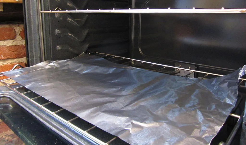 7 razones por las que no deberías usar papel aluminio en tu cocina