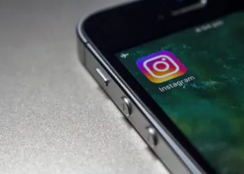 Le compte Instagram de l'ancien Premier ministre pakistanais Imran Khan piraté, lié à un faux compte crypto Elon Musk