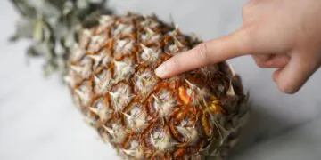 Paso a paso : la forma más fácil de cortar una piña